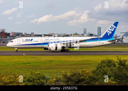 ANA All Nippon Airways Boeing 787-9 Dreamliner Flugzeug Flughafen Itami a Osaka, Giappone Osaka, Giappone - 1. Ottobre 2023: Ein Boeing 787-9 Dreamliner Flugzeug der ANA All Nippon Airways mit dem Kennzeichen JA833A auf dem Flughafen Itami Airport ITM di Osaka, Giappone. *** ANA All Nippon Airways Boeing 787 9 Dreamliner Aircraft Itami Airport a Osaka, Giappone Osaka, Giappone 1 ottobre 2023 ANA All Nippon Airways Boeing 787 9 Dreamliner Airways con numero di registrazione JA833A presso Itami Airport ITM a Osaka, Giappone Foto Stock