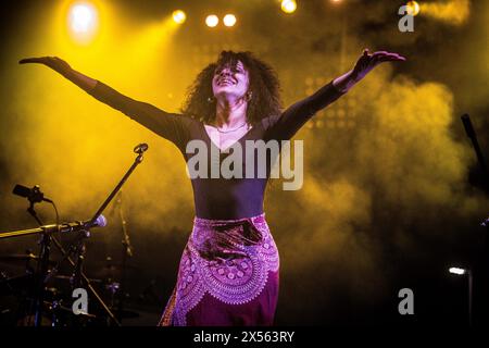 Ballerina Pizzica sul palco Foto Stock