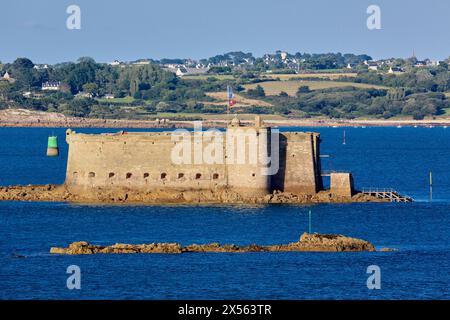 Chateau du Taureau, Carantec, Morlaix Bay, Finistère, Bretagne, Brittany, Francia Foto Stock