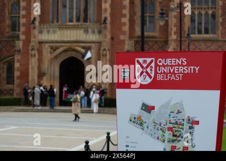 Il gruppo QUB Palestine Assembly occupa l'edificio Lanyon della Queens University Belfast, Regno Unito 07/05/2024 gli studenti della Queens University Belfast occupano l'edificio Lanyon in Palestina protesta solidale Belfast Irlanda del Nord credito:HeadlineX/Alamy Live News Foto Stock