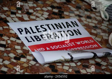 Il gruppo QUB Palestine Assembly occupa l'edificio Lanyon della Queens University Belfast, Regno Unito 07/05/2024 gli studenti della Queens University Belfast occupano l'edificio Lanyon in Palestina protesta solidale Belfast Irlanda del Nord credito:HeadlineX/Alamy Live News Foto Stock