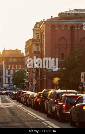 Rue de Metz e il Musée des Augustins. Tolosa. Haute Garonne. La Francia. Foto Stock