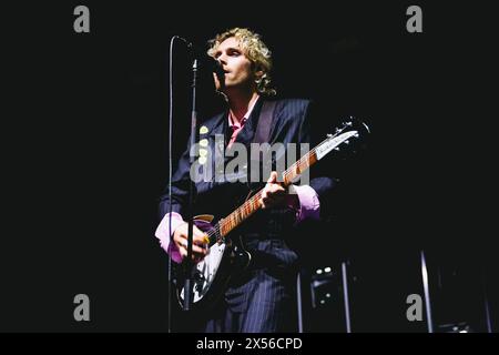 Milano, Italia. 6 maggio 2024. Luke Hemmings si esibisce dal vivo durante il Nostalgia for A Time That Never Existed Tour al Fabrique di Milano, il 6 maggio 2024. (Foto di Alessandro Bremec/NurPhoto) credito: NurPhoto SRL/Alamy Live News Foto Stock