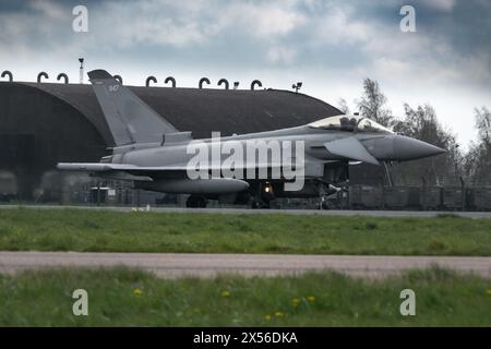 Royal Air Force Eurofighter Typhoon taxiing a RAF Coningsby Foto Stock
