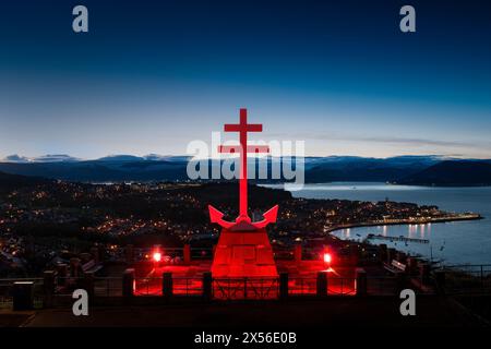 Il Cross of Lorraine War Memorial, Greenock ai francesi liberi e ai marinai della nave della marina francese Maille Brise, che morì in un incendio mentre era all'ancora. Foto Stock