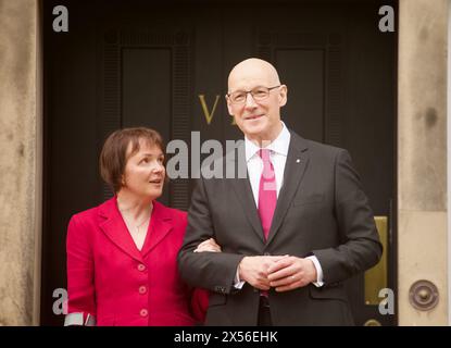 Edimburgo Regno Unito, 7 maggio 2024: Nuovo primo ministro John Swinney con sua moglie Elizabeth (Quigley) a Bute House, la sua residenza ufficiale. Fig.: DB Media Services / Alamy Live Foto Stock
