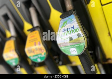 Neue Kraftstoffsorte KlimaDiesel HVO100 Biobasierter, synthetischer Kraftstoff, frei von Erdoel, Kraftstoffe, Zapfsaeule Treibstoffsorten, KlimaDiesel 90, diesel,Super E10,Super,Super Plus,Treibstoff,VerbrennungsMotor, Tanken,Treibstoff,Benzin,Diesel,Benzinpreis,Benzinpreise,Tankstelle,Dieselkraftstoff 90 Foto Stock