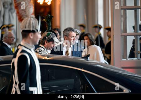 Stoccolma, Svezia. 7 maggio 2024. Il re danese Frederik X in una cerimonia di addio al Palazzo di Stoccolma il 7 maggio 2024 per la coppia reale danese che è in visita di stato di due giorni in Svezia. Foto: Pontus Lundahl/TT/codice 10050 credito: TT News Agency/Alamy Live News Foto Stock