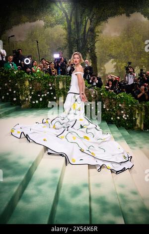 New York, Stati Uniti. 6 maggio 2024. Gigi Hadid che frequenta il Metropolitan Museum of Art Costume Institute Benefit Gala 2024 a New York, USA. Il credito fotografico dovrebbe essere: Matt Crossick/Alamy Live News Foto Stock