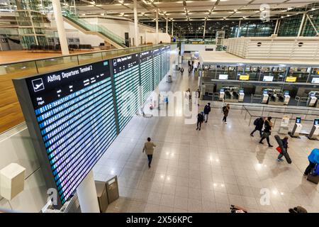 Monaco, Germania - 6 febbraio 2024: Lufthansa Terminal 2 presso l'aeroporto di Monaco, Germania. Foto Stock