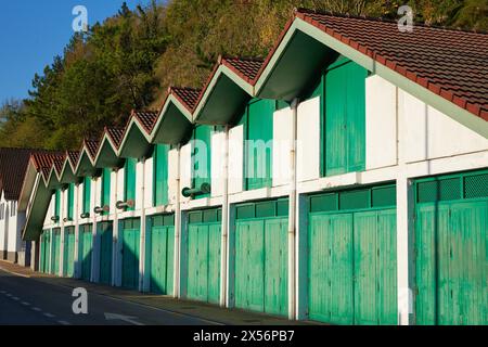 I negozi di pesca. Porto di pesca. Hondarribia. Gipuzkoa. Paese basco. Spagna. Foto Stock