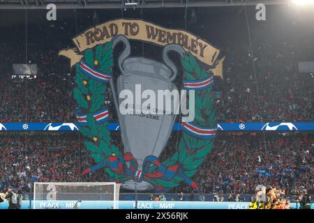 Parigi, Parigi, Francia. 7 maggio 2024. Tifo durante la semifinale della UEFA Champions League tra Paris Saint Germain e Borussia Dortmund allo stadio Parc des Princes - il 7 maggio 2024. Parigi - Francia (Credit Image: © Loic Baratoux/ZUMA Press Wire) SOLO PER USO EDITORIALE! Non per USO commerciale! Foto Stock