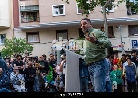 Barcellona - 07/05/2024, Vox tiene una manifestazione nel quartiere operaio di 'Nou Barris' tra forti proteste da parte di movimenti antifascisti. Alla fine dell'evento, i simpatizzanti Vox si confrontarono con gli antifascisti, che risposero lanciando bottiglie. VOX realiza un mitin en el barrio obrero de 'Nou Barris' en medio de fuertes protestas de movimientos antifascistas. Al final del acto, simpatizantes de Vox se enfrentaron con los antifascistas, quienes respondieron lanzando botellas. Nella foto: santiago abascal News Politics - Barcellona, Spagna martedì 7 maggio 2024 (foto di Eric Renom/LaPresse) Foto Stock