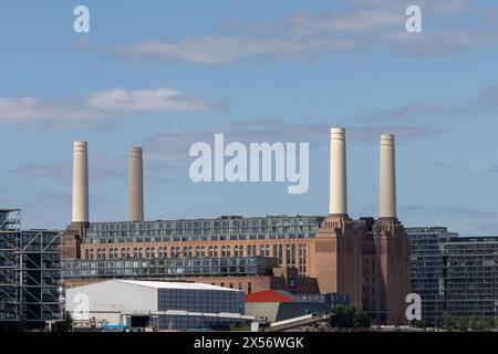 Londra, Regno Unito - 20 giugno 2022: Vista dell'edificio della centrale elettrica di Battersea. Nessuna persona visibile Foto Stock