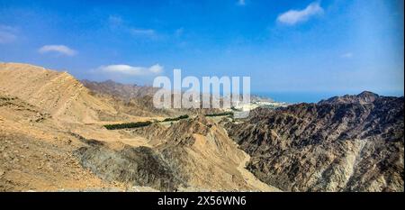 Guardando fuori a Qantab e al Bustan, Muscat Valley, Oman Foto Stock