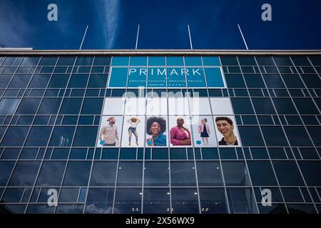 Primark Store Coventry Regno Unito. Primark è una catena di moda a prezzi scontati con sede in Irlanda che offre abbigliamento e accessori. Fondata come Penneys a Dublino nel 1969. Foto Stock