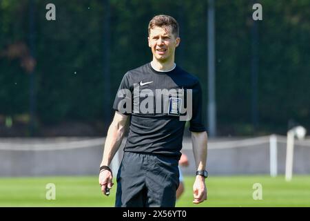 Landore, Swansea, Galles. 7 maggio 2024. L'arbitro Thomas Staten durante la partita Under 18 Professional Development League tra Swansea City e Cardiff City alla Swansea City Academy di Landore, Swansea, Galles, Regno Unito, il 7 maggio 2024. Crediti: Duncan Thomas/Majestic Media/Alamy Live News. Foto Stock