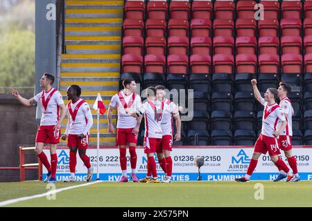 Airdrie, Scozia. 7 maggio 2024. Airdrieonians celebrano l'apertura del punteggio crediti: Raymond Davies / Alamy Live News Foto Stock