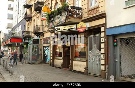 Eingang zur Kultkneipe Zum Goldenen Handschuh in der Straße Hamburger Berg. St. Pauli Hamburg *** ingresso al pub di culto Zum Goldenen Handschuh in via Hamburger Berg St Pauli Hamburg Foto Stock