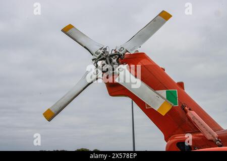 Elicottero di soccorso R115 della Guardia Costiera irlandese con base a Shannon presso il Barryroe GAA Grounds, maggio 2024 Foto Stock