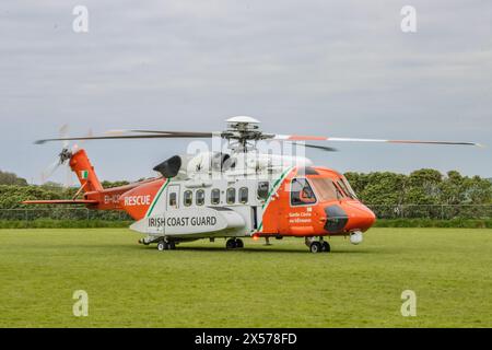 Elicottero di soccorso R115 della Guardia Costiera irlandese con base a Shannon presso il Barryroe GAA Grounds, maggio 2024 Foto Stock