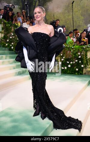 New York, Stati Uniti. 6 maggio 2024. Naomi Watts che frequenta il Metropolitan Museum of Art Costume Institute Benefit Gala 2024 a New York, USA il credito fotografico dovrebbe essere: Matt Crossick/Alamy Live News Foto Stock