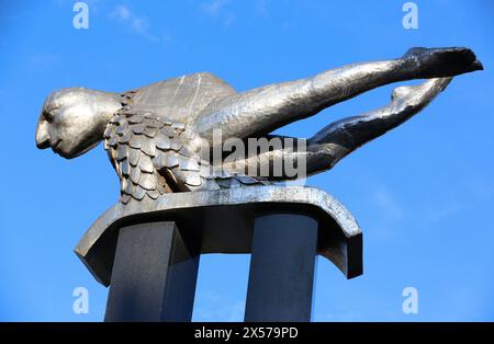 ¥o Sireno¥ The Sireno, Man Stainless Steel fish Leiro Francisco sculpture, Puerta del Sol, Vigo, Pontevedra, Galizia, Spagna. Foto Stock