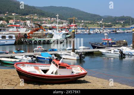 Porto peschereccio, Freixo, Ria de Muros e Noia, provincia di CoruÒa, Galizia, Spagna. Foto Stock