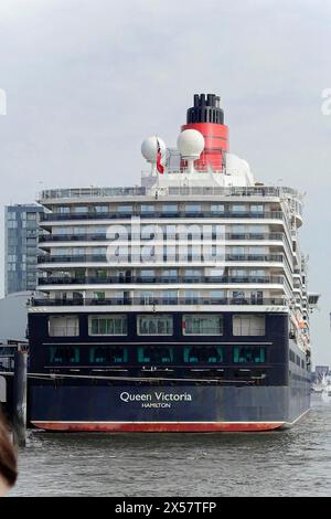 Nave da crociera Queen Victoria sull'Elba nel porto di Amburgo, Amburgo, Land Amburgo, Germania del Nord, Germania, Europa, nave da crociera "Queen Victoria" Foto Stock