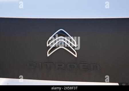 Bordeaux , Francia - 04 29 2024 : Citroën dettaglio auto logo segno e testo marchio automobilistico francese Foto Stock