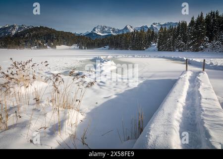 Geografia / viaggi, Germania, Baviera, Kruen, crosta sul Geroldsee (lago Gerold) vicino a Kruen, ULTERIORI DIRITTI-AUTORIZZAZIONE-INFO-NON-DISPONIBILI Foto Stock