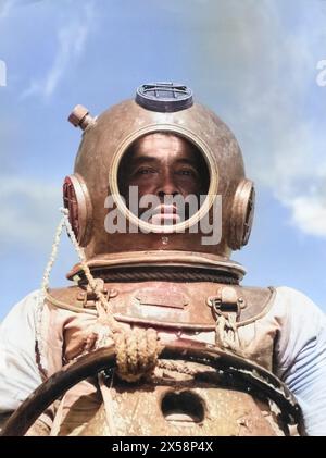 Persone, professione, subacqueo, uomo con vecchia attrezzatura, casco da immersione in ottone, anni '1950, ULTERIORI DIRITTI-AUTORIZZAZIONE-INFO-NON-DISPONIBILI Foto Stock