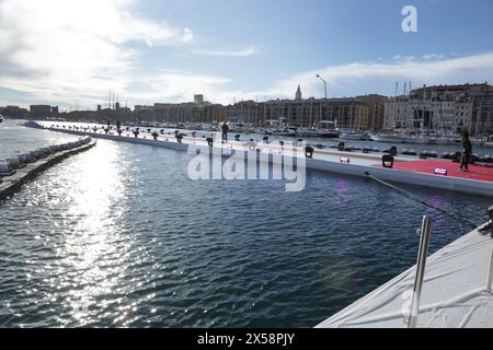 Marsiglia, Francia. 7 maggio 2024. Illustrazione dei preparativi del 7 maggio 2024, il giorno prima dell'arrivo della nave a tre alberi Belem con la fiamma olimpica di Parigi 2024 a bordo circondata da 1024 barche prima di entrare nel porto vecchio di Marsiglia, sud della Francia dopo una traversata di 12 giorni del Mediterraneo dal porto del Pireo, Grecia. Foto di Patrick Aventurier/ABACAPRESS. COM credito: Abaca Press/Alamy Live News Foto Stock