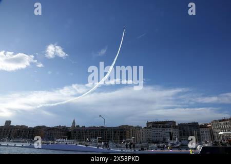 Marsiglia, Francia. 7 maggio 2024. Illustrazione dei preparativi del 7 maggio 2024, il giorno prima dell'arrivo della nave a tre alberi Belem con la fiamma olimpica di Parigi 2024 a bordo circondata da 1024 barche prima di entrare nel porto vecchio di Marsiglia, sud della Francia dopo una traversata di 12 giorni del Mediterraneo dal porto del Pireo, Grecia. Foto di Patrick Aventurier/ABACAPRESS. COM credito: Abaca Press/Alamy Live News Foto Stock