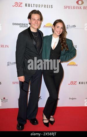 Moritz Bäckerling und Ina Hout bei der Verleihung des 30. B.Z. Kulturpreises 2024 m Theater am Potsdamer Platz. Berlino, 07.05.2024 Foto Stock