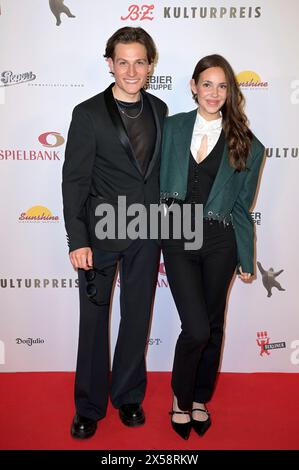 Moritz Bäckerling und Ina Hout bei der Verleihung des 30. B.Z. Kulturpreises 2024 m Theater am Potsdamer Platz. Berlino, 07.05.2024 Foto Stock