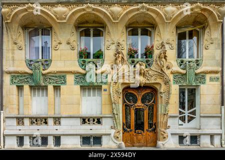 Facciata dell'edificio storico di Lavirotte, punto di riferimento dell'architettura Art Nouveau a Parigi, Francia Foto Stock