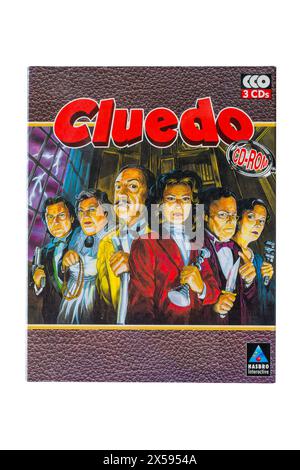 Cluedo il classico cd-rom per computer detective isolato su sfondo bianco Foto Stock