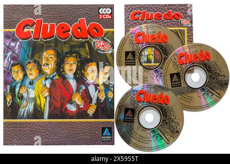 Cluedo il classico cd-rom per computer detective con dischi rimossi dalla scatola isolati su sfondo bianco Foto Stock