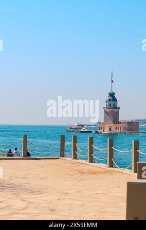 Torre della Vergine, alias Kiz Kulesi a Istanbul. Visita la foto verticale di sfondo di Istanbul. Foto Stock