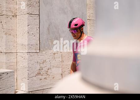 Novara, Italia. 8 maggio 2024. Lucca, Italia, 8 maggio 2024. Milan Jonathan (Team Lidl - Treck) prima della 5 ^ tappa del giro d'Italia, giro di corsa ciclistica in Italia, da Genova a Lucca, Italia mercoledì 8 maggio 2024. Sport - ciclismo . (Foto di Marco Alpozzi/Lapresse) credito: LaPresse/Alamy Live News Foto Stock