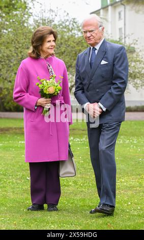 Borgholm, Svezia. 8 maggio 2024. La regina Silvia e il re Carlo XVI Gustavo di Svezia al sanatorio della regina Vittoria (Drottning Victorias Hotell och Vilohem), celebrazioni per il 100° anniversario a Borgholm, Svezia, l'8 maggio 0224. Foto: Jonas Ekströmer/TT/code 10030 credito: TT News Agency/Alamy Live News Foto Stock