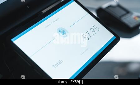 Close Up Shot of an Electronic Fingerprint Recognition Feature on a Digital Screen. Purchase in a Store. Customer Buying Items in Shop with Digital ID. Foto Stock