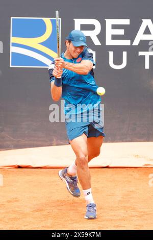 Roma, Lazio, Italia. 8 maggio 2024. Luciano Darderi (ITA) gioca nel primo turno contro Denis Shapovalov (CAN) il terzo giorno degli internazionali BNL D'Italia 2024 al foro Italico l'8 maggio 2024 a Roma. (Credit Image: © Ciro De Luca/ZUMA Press Wire) SOLO PER USO EDITORIALE! Non per USO commerciale! Foto Stock