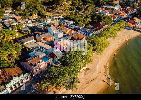 Antico villaggio di pescatori - Ribeirao da Ilha a Florianopolis, Brasile. Vista aerea della città storica Foto Stock