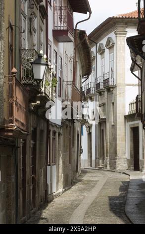 La Rua de Santa Maria, Guimarães. Minho, Portogallo Foto Stock