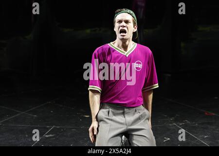 Spielerfrauen von Lena Brasch und Sina Martens mit Sina Martens, Gabriel Schneider, AM 07.05.2024 a Berlino, Berliner Ensemble, Deutschland *** Players Wives di Lena Brasch e Sina Martens con Sina Martens, Gabriel Schneider, il 07 05 2024 a Berlino, Berliner Ensemble, Germania Foto Stock