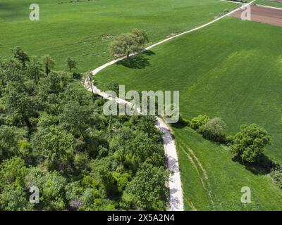 Una parte del paesaggio agricolo italiano visto dall'alto, ci troviamo tra le regioni Umbria e Lazio nell'Italia centrale. Foto Stock