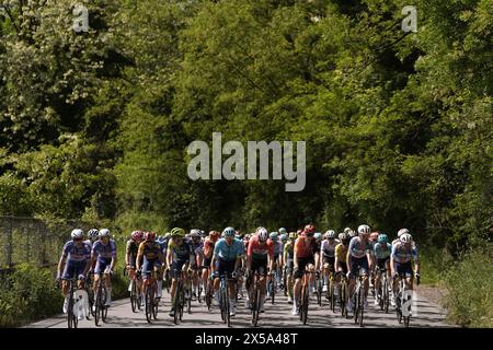 Genova, Italia. 8 maggio 2024. Durante la quinta tappa del giro d'Italia da Genova a Lucca. Mercoledì 8 maggio 2024 Italia. Ciclismo sportivo (foto di Fabio Ferrari/Lapresse) credito: LaPresse/Alamy Live News Foto Stock