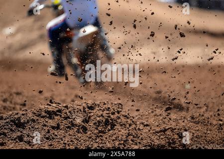 Fango che vola su pista MX Foto Stock